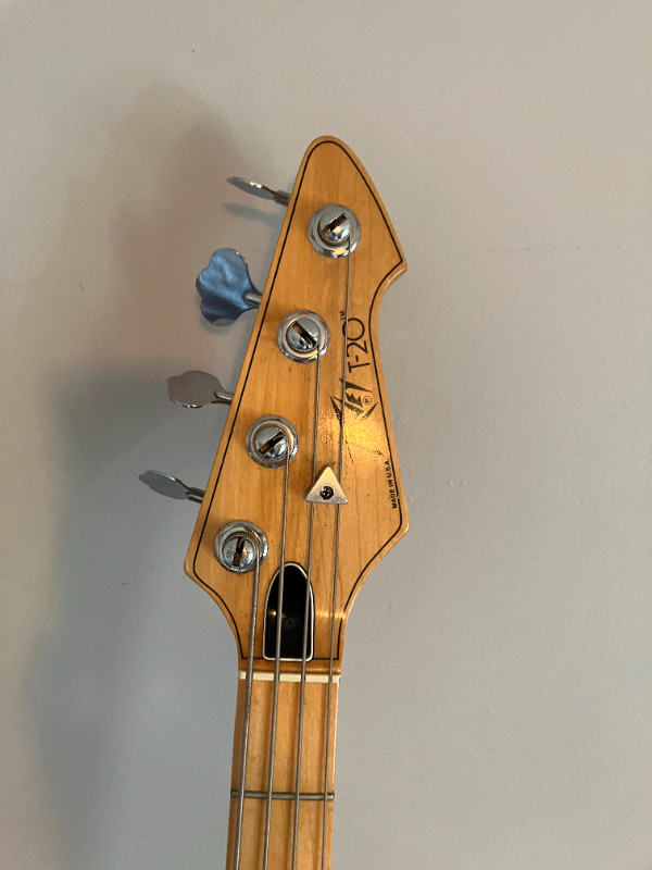 1982 Peavey T20 Bass in Guitars in Medicine Hat - Image 3