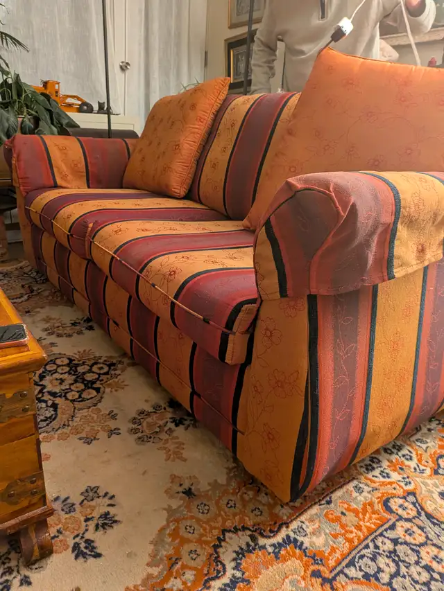 sofa lit double in Beds & Mattresses in City of Montréal - Image 2