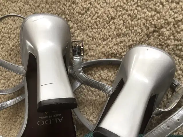 Ladies Silver ALDO 4” Heels Size 37 and Matching Handbag  in Women's - Shoes in Norfolk County - Image 9