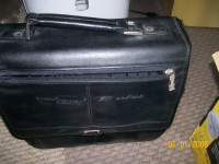 Eastpenn  eka LeatherLap Top case, 3 zipper and 2 other compart