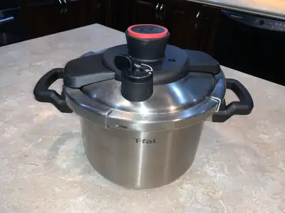 Chaudron presto de marque T-Fal de 6 litres, View more