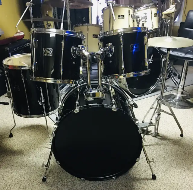 2 Vintage Pearl Drum sets in Drums & Percussion in Timmins - Image 3