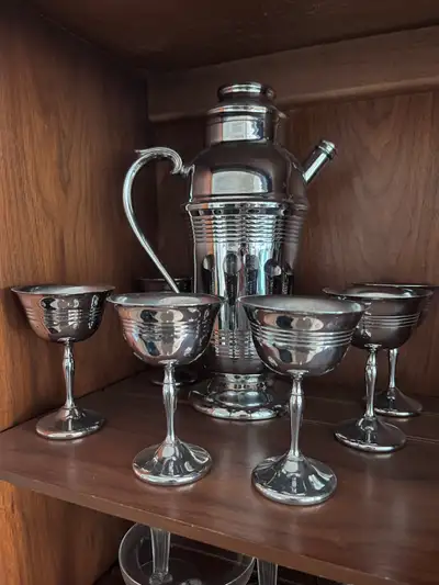 Vintage Pitcher Cocktail shaker + 6 coupes, View more