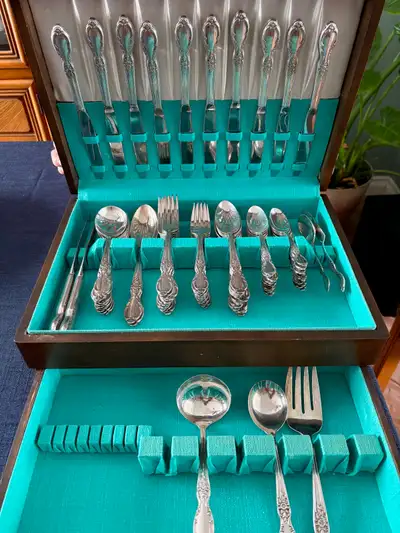 Victorian Rose 77 piece Cutlery set. Includes case. The top could use refinishing, otherwise everyth...