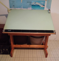 Table à dessin avec tapis de dessin en vinyle et barre parallèle