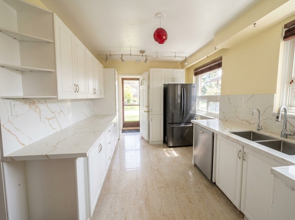 3 Bedroom house for rent in Scarborough 4
