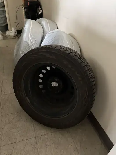 4 Toyo Observe GSi-6 LS winter tires mounted on black steel rims. 225/65R17 315-433 tire pressure se...