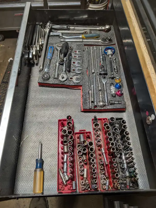 top and roll cab with tools423857307821680647