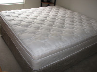 2 KING size mattresses: Serta and Simmons
