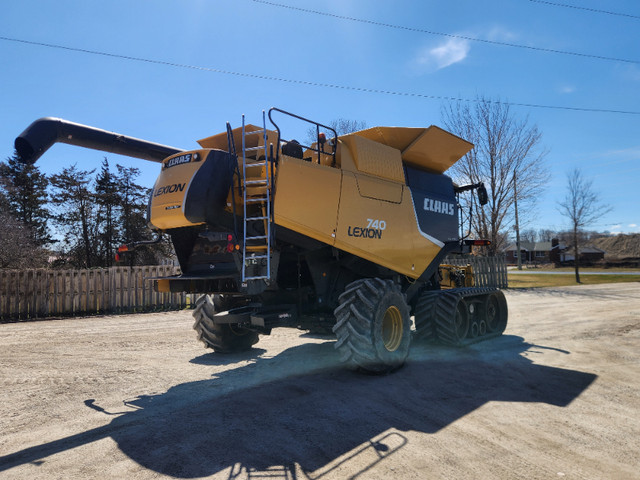 Claas 740tt combine in Farming Equipment in Markham / York Region - Image 4