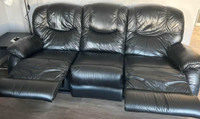 Beautiful lazyboy reclining couch - Free delivery today!