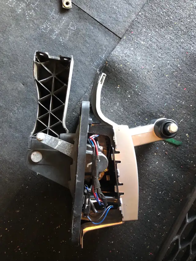 2007 mustang Grill in Other in City of Toronto - Image 3
