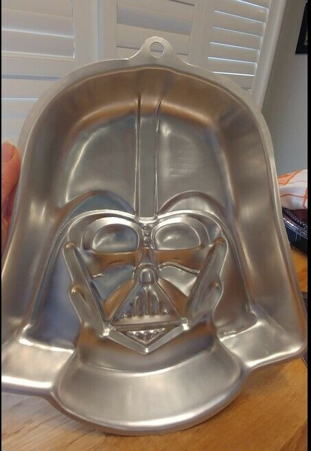 Star Wars (Darth Vader) Cake pan in Hobbies & Crafts in Markham / York Region - Image 3
