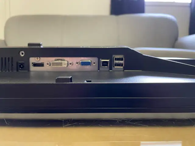 Dell P2210t 22" Monitor – Works Great, Multiple Inputs! in Monitors in Gatineau - Image 6