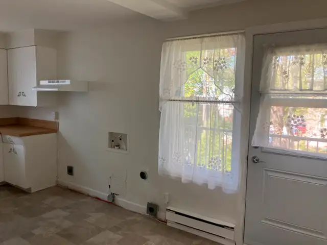A LOUER - Grand 5 1/2 lumineux à Trois-Rivières ( De Normanville in Long Term Rentals in Trois-Rivières - Image 3