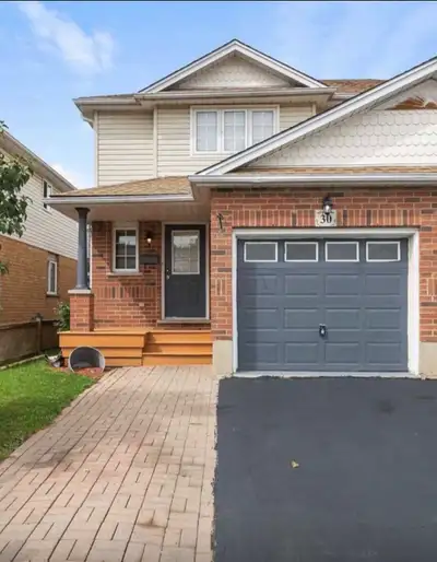 Masterbedroom available for a boy in sharing with an Indian guy in a house in Kitchener from August...