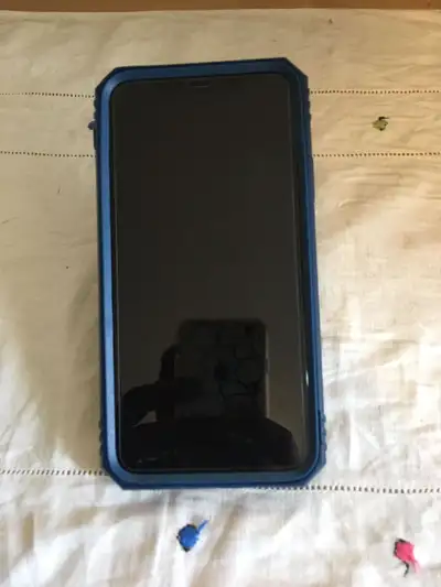Battery health 75% Brand new glass protector Brand new phone case No damage no scratch Very good con...