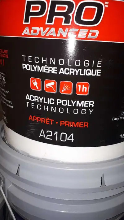 18.9 litres Apprêt scellant / couche fond Neufs 100 $ Sans taxes *** non négociable.