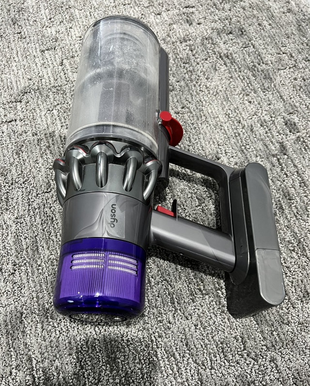 Dyson V11 Needs new battery Vacuums Edmonton Kijiji