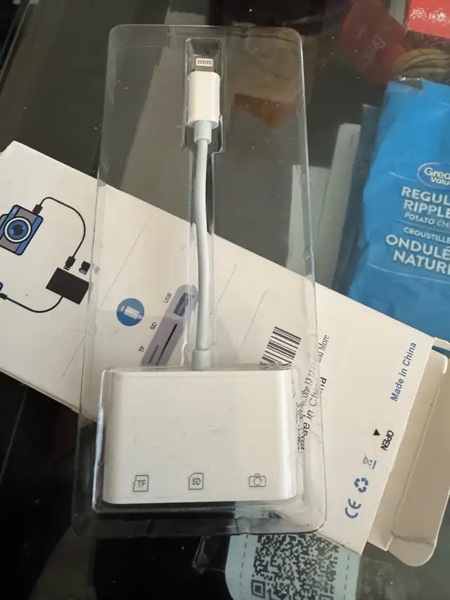 Lightning to SD/TF Card Camera Reader for iPhone/iPad in General Electronics in Oshawa / Durham Region - Image 4