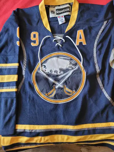 Vintage Buffalo Sabres Derek Roy #9 A jersey size 48 good condition text Brian 519 276 9480