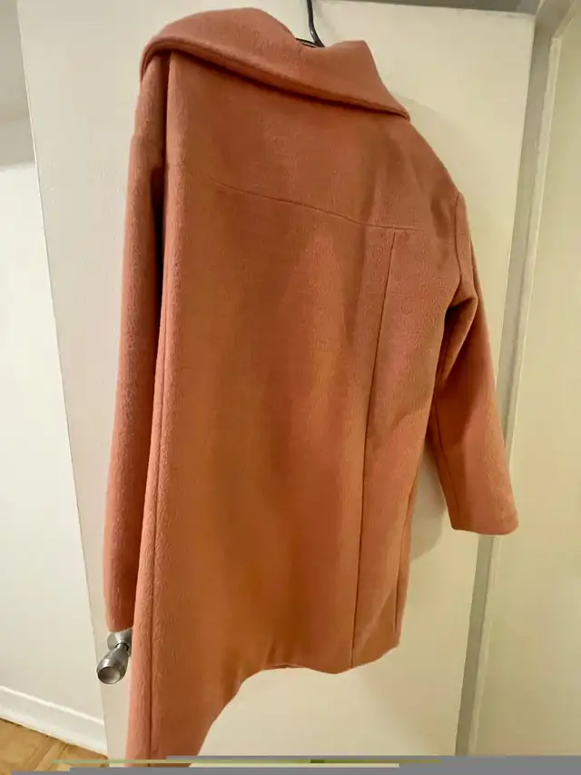 Pink wool coat in Women's - Tops & Outerwear in City of Montréal - Image 4