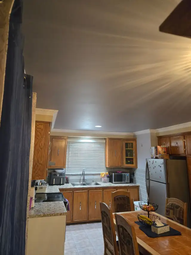 Beau 5 1/2 à louer sur boul. Gouin . rez- chaussée triplex