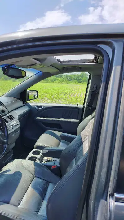 Honda Odyssey Ex-L 2007 Very well maintained car Sun roof and multimedia New battery and new steerin...