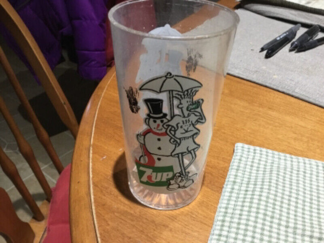 Vintage plastic 7UP tumbler in Arts & Collectibles in Kingston