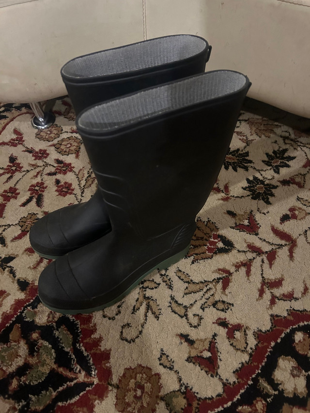  Rain boots size 8 for adults in very good condition  in Other in London - Image 2