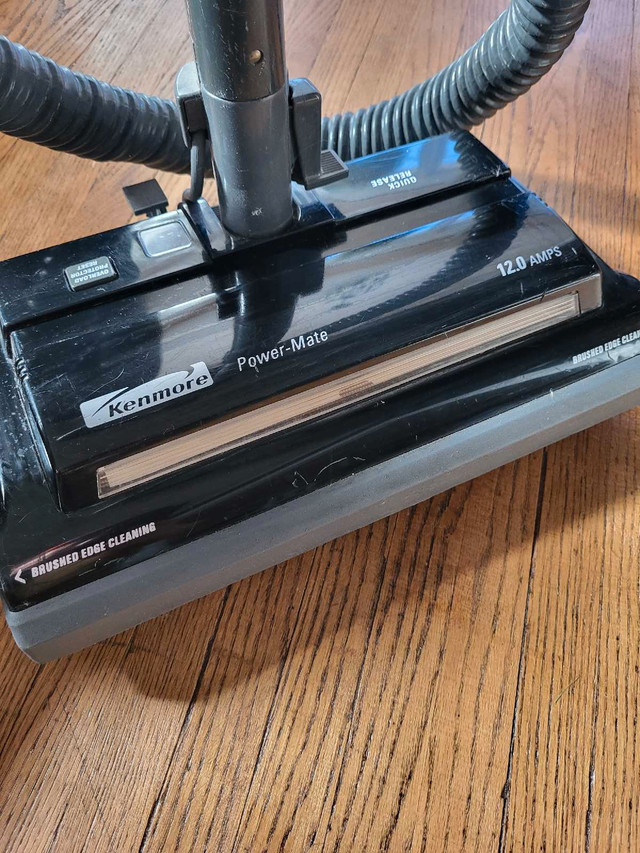 Kenmore whispertone canister vacuum in Vacuums in Belleville - Image 3