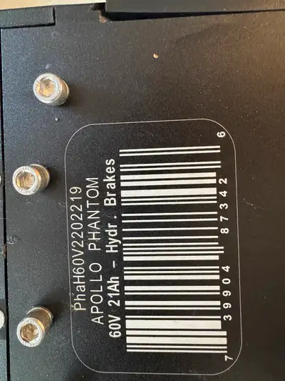 Apollo Phantom V2 60V. / Hydraulic brakes Like new 88 Kms on the odometer Charger & Tool kit To test...