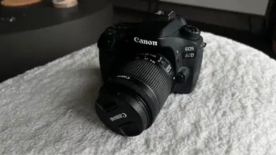 Selling since we haven’t used it in a few years Comes with everything you see in picture Canon EOS 8...