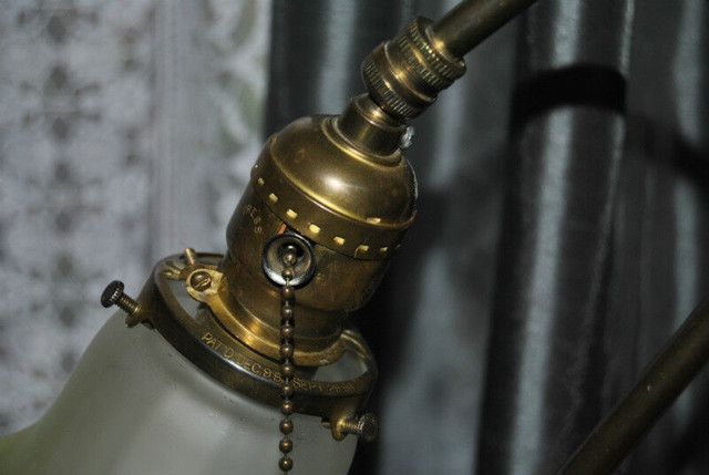ANTIQUE VINTAGE 2 ARM BRONZE ART TABLE LAMP in Arts & Collectibles in Vancouver - Image 4