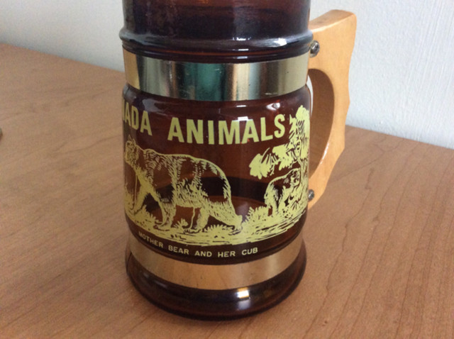 vintage  souvenir canadian brown glass mug in Arts & Collectibles in Brantford - Image 3