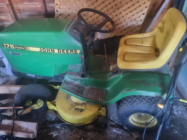 John Deere tractor with lawnmower and snowblower attachments in Lawnmowers & Leaf Blowers in London - Image 2