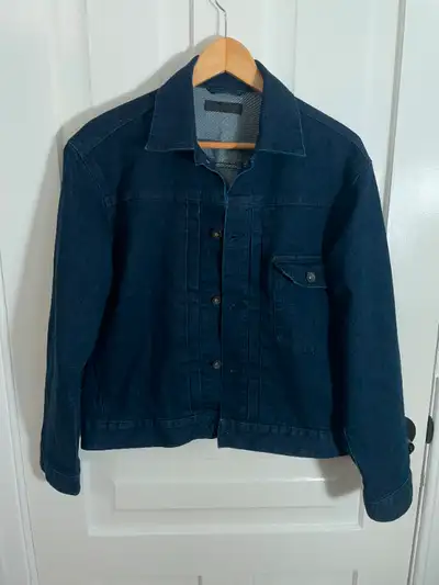 In great condition, but it's too small for me. I bought it used off depop and the seller misrepresen...