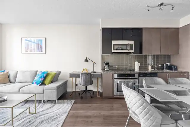 Stunning Modern 2bed/2bath Furnished Apt in Other Countries in Canada - Image 7