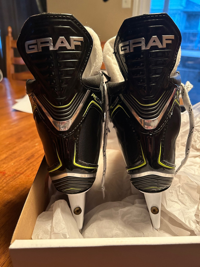 Like new Jr. Graf Skates size 4R - Only used 2 times  in Hockey in London - Image 3