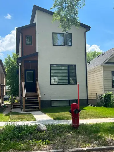 Bright, Spacious 3-Bedroom Suite in South Osborne