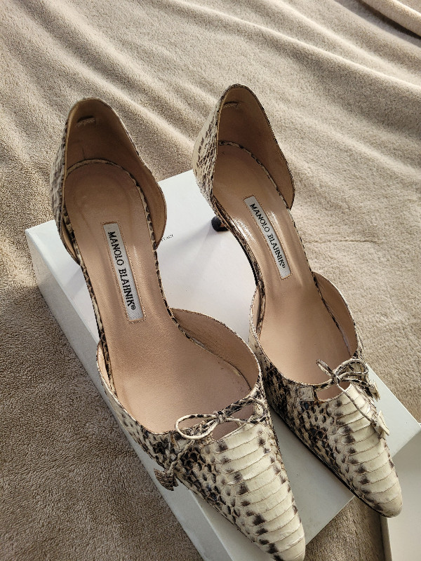 Manolo Blahnik Shoes in Women's - Shoes in Whitehorse - Image 4