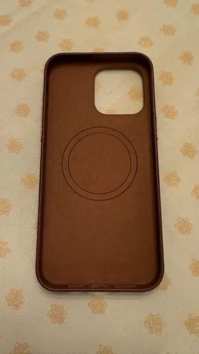 Colour: Brown Clicky buttons, premium look and feel Barely used, like new