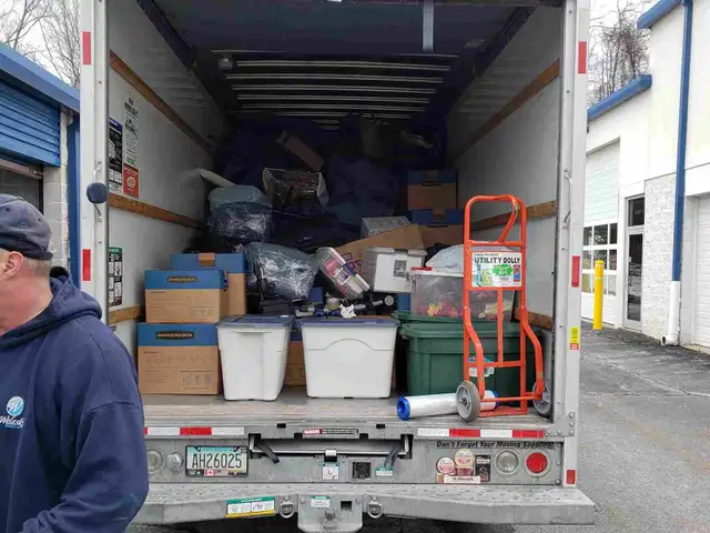 Moving service64551239238018124