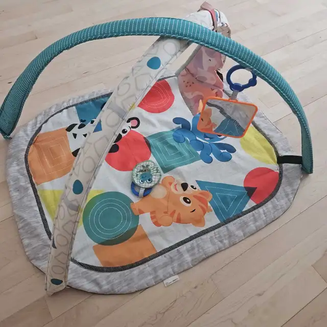 Tapis d'éveil Baby Einstein / Baby Einstein Play Mat in Toys in City of Montréal - Image 2
