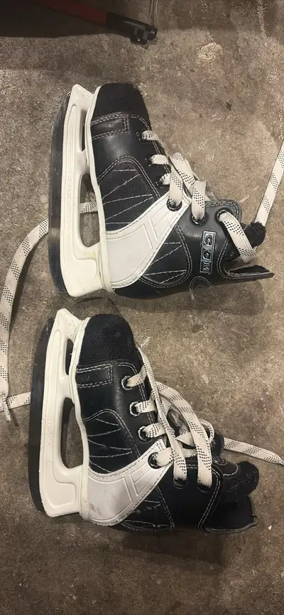youth size 10r ccm skates, View more