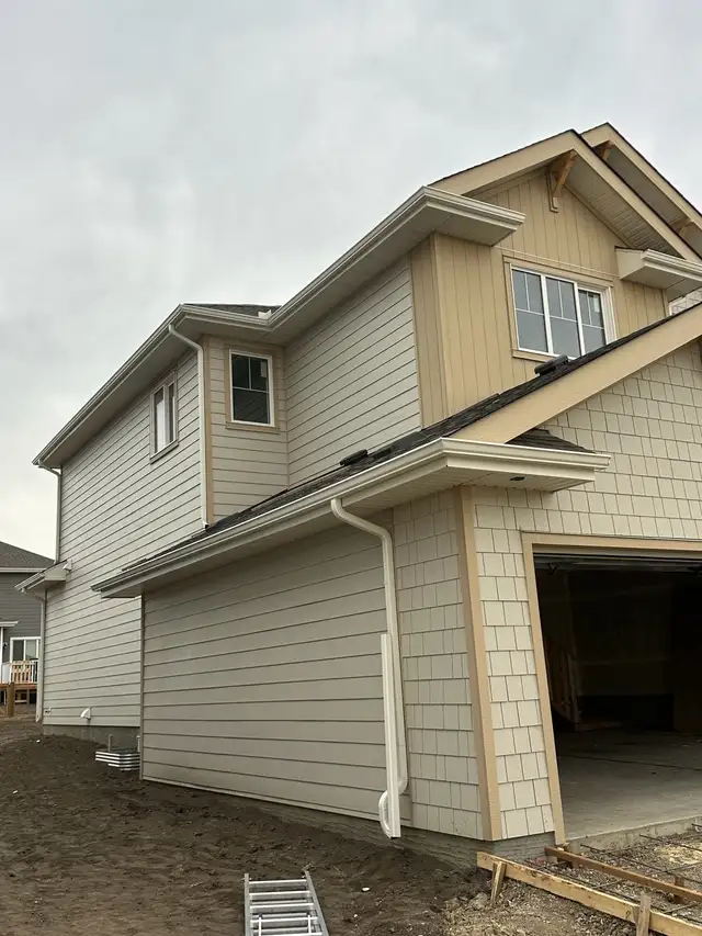 eavestrough installation in Lawn, Tree Maintenance & Eavestrough in Calgary - Image 2