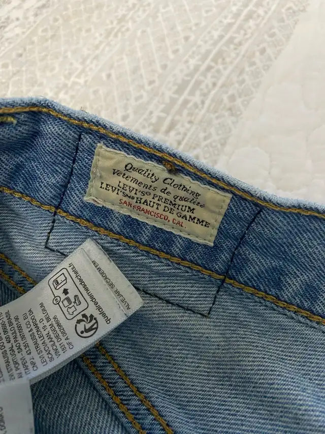 Levi’s Highrise jeans in Women's - Bottoms in City of Toronto - Image 5