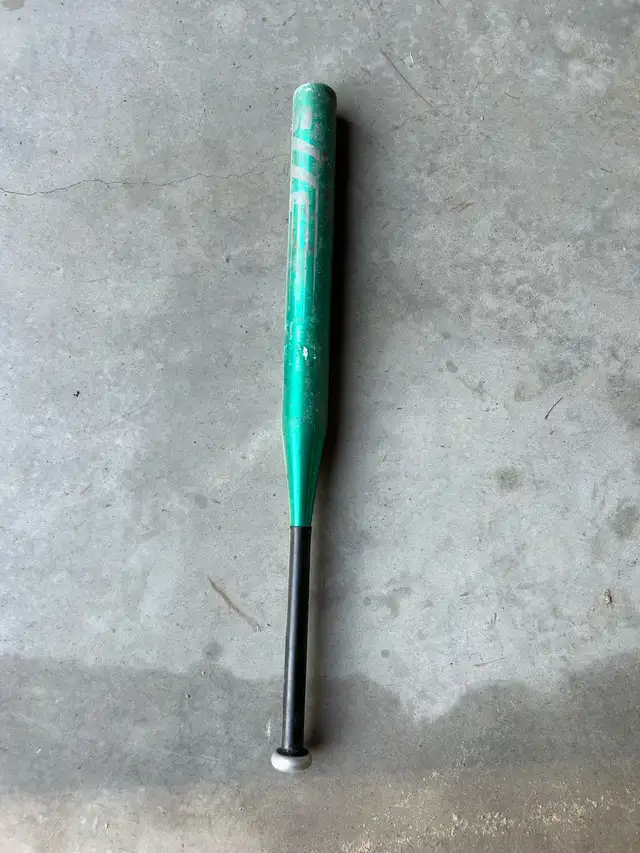 aluminum baseball bat in Baseball & Softball in North Bay - Image 2