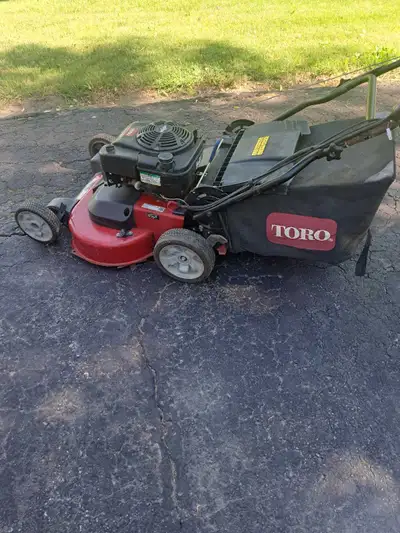 Toro 30 inch, 223 cc, self propelled, personal pace, electric start, Time Cutter mower. This unit ha...