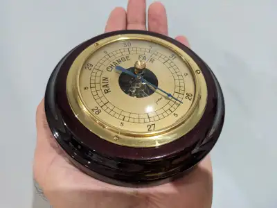 Pickup at Tesson Place Scarborough M1C3M5 4 inches in diameter. Mahogany wooden base, glass face. No...